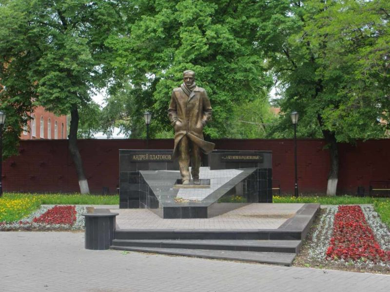 File:Platonov-statue-1-1200x900.jpg